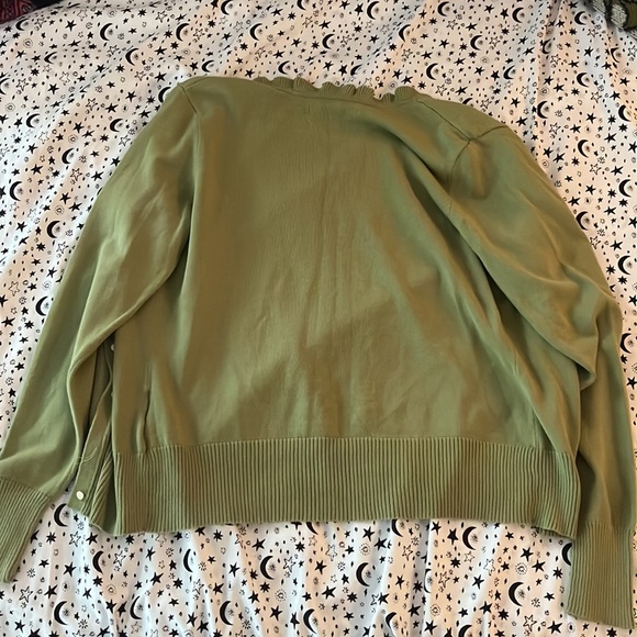 Green Sweater - Picture 2 of 2